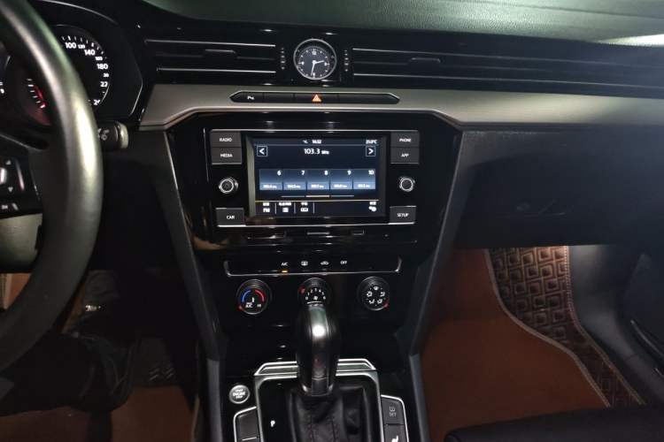 Used Volkswagen Magotan 2019 330TSI DSG Leading Edition China V Standard Audio And AC Panel