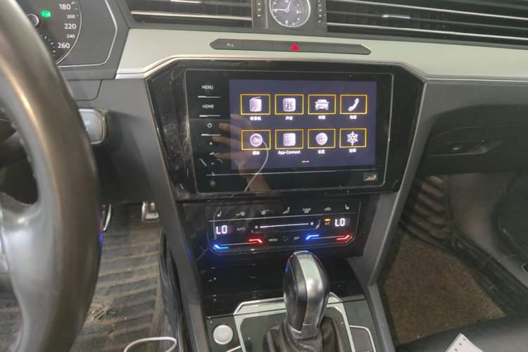 Used Volkswagen Magotan 2019 280TSI DSG Comfort Model China V Standard Audio And AC Panel