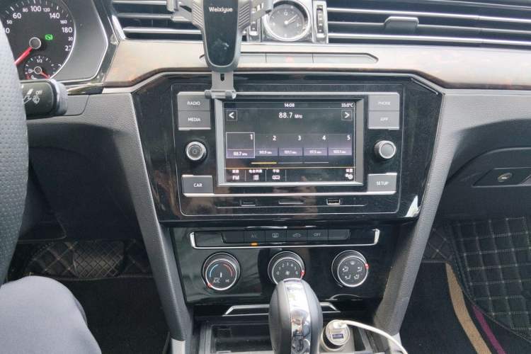 Used Volkswagen Magotan 2019 330TSI DSG Leading Edition China V Standard Audio And AC Panel