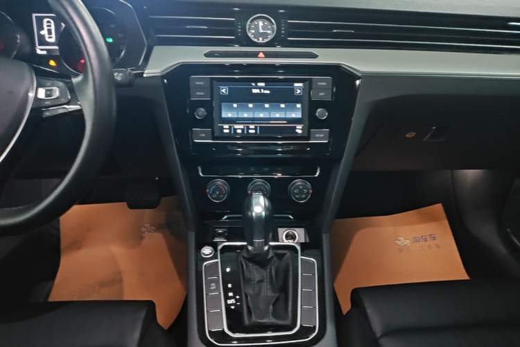 Used Volkswagen Magotan 2019 330TSI DSG Leading Edition China V Standard Audio And AC Panel