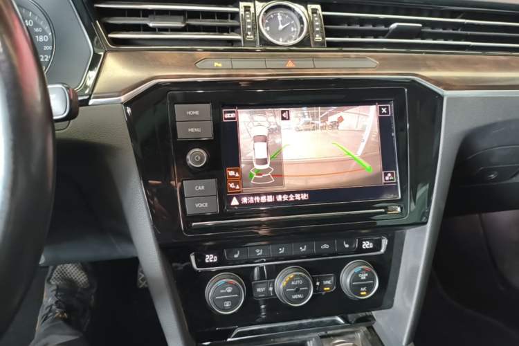 Used Volkswagen Magotan 2019 330TSI DSG Luxury Version China VI Standard Audio And AC Panel