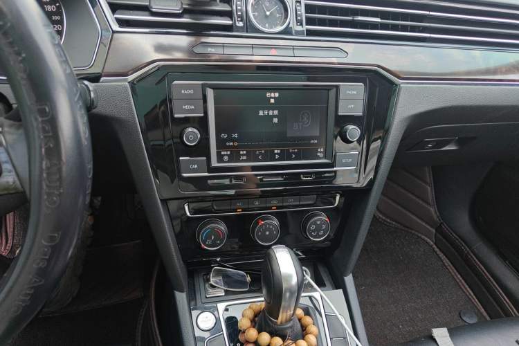 Used Volkswagen Magotan 2019 330TSI DSG Leading Model China VI Standard Audio And AC Panel