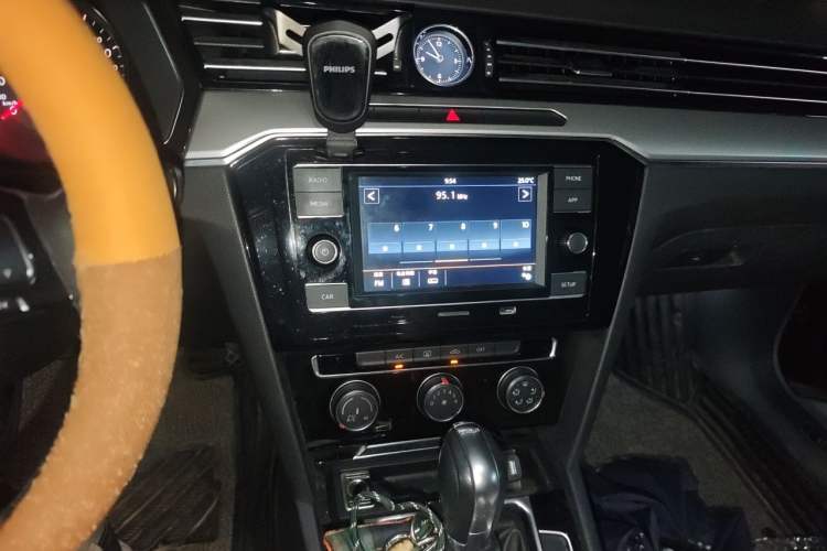 Used Volkswagen Magotan 2019 330TSI DSG Leading Edition China V Standard Audio And AC Panel