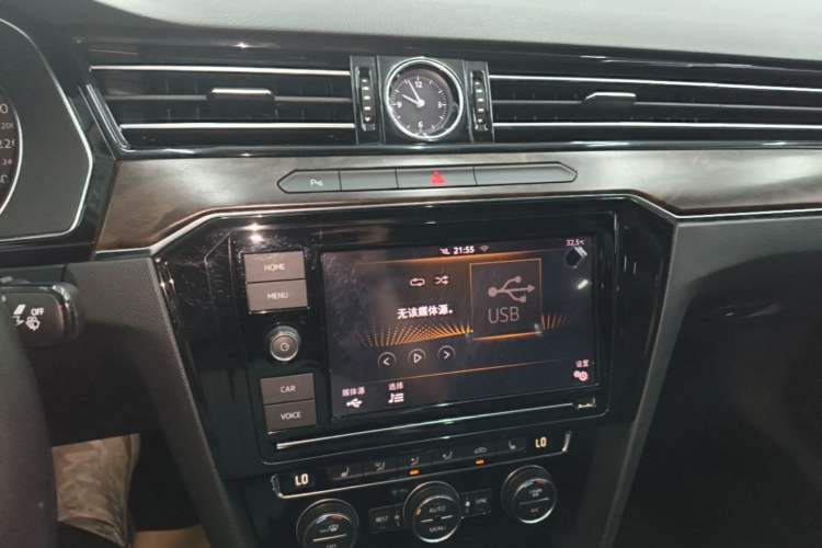 Used Volkswagen Magotan 2019 330TSI DSG Luxury Version China VI Standard Audio And AC Panel