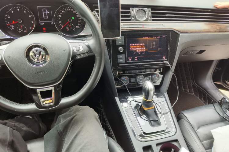 Used Volkswagen Magotan 2019 330TSI DSG Luxury Version China VI Standard Audio And AC Panel