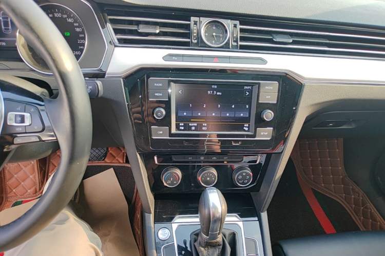 Used Volkswagen Magotan 2019 330TSI DSG Leading Edition China V Standard Audio And AC Panel