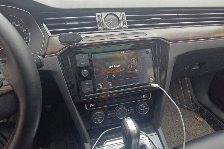 Used Volkswagen Magotan 2019 330TSI DSG Luxury Version China VI Standard Audio And AC Panel