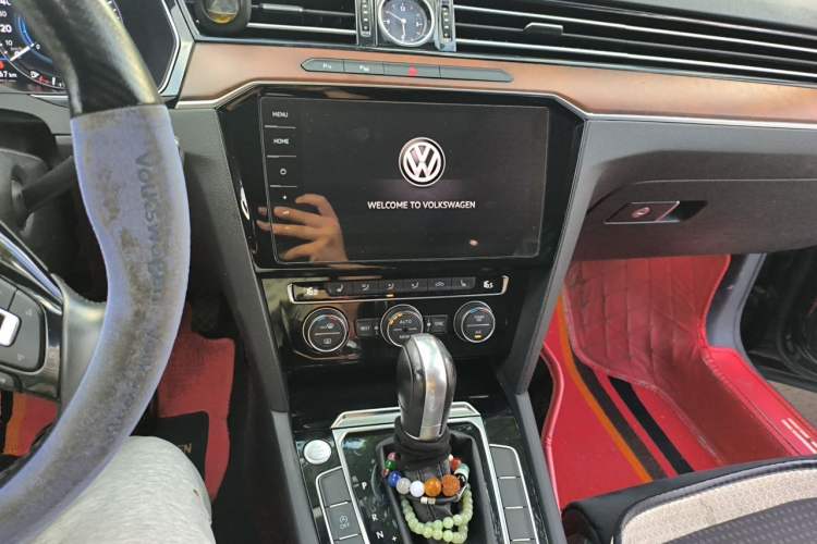 Used Volkswagen Magotan 2019 330TSI DSG Luxury Model China V Standard Audio And AC Panel
