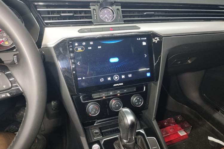 Used Volkswagen Magotan 2019 330TSI DSG Leading Model China VI Standard Audio And AC Panel
