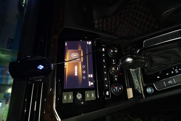 Used Volkswagen Magotan 2019 330TSI DSG Luxury Version China VI Standard Audio And AC Panel