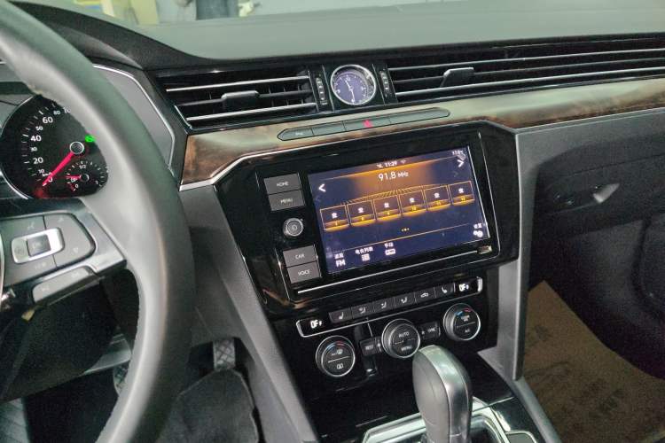 Used Volkswagen Magotan 2019 330TSI DSG Luxury Model China V Standard Audio And AC Panel