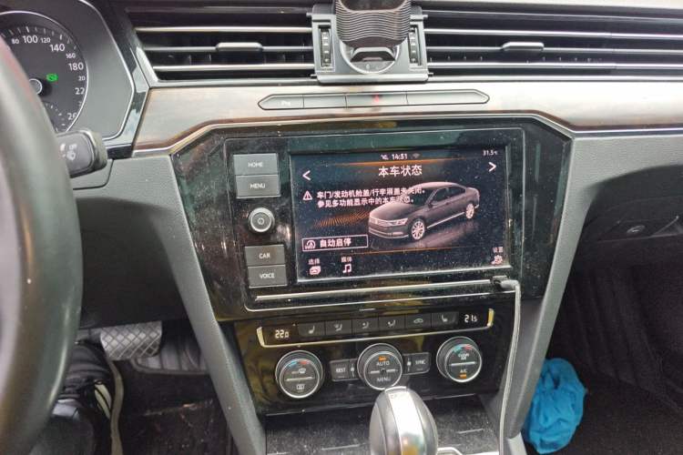 Used Volkswagen Magotan 2019 330TSI DSG Luxury Version China VI Standard Audio And AC Panel