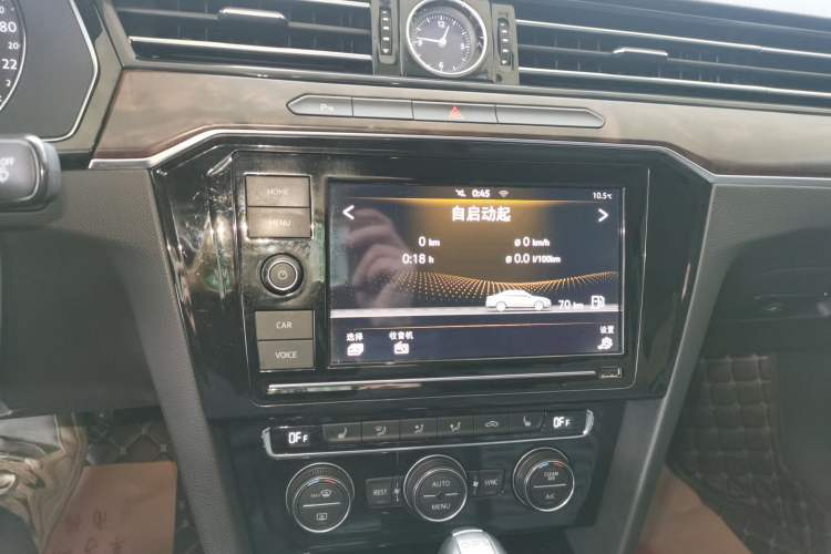Used Volkswagen Magotan 2019 330TSI DSG Luxury Version China VI Standard Audio And AC Panel