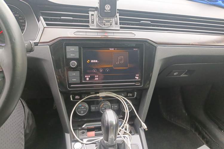 Used Volkswagen Magotan 2019 330TSI DSG Luxury Version China VI Standard Audio And AC Panel
