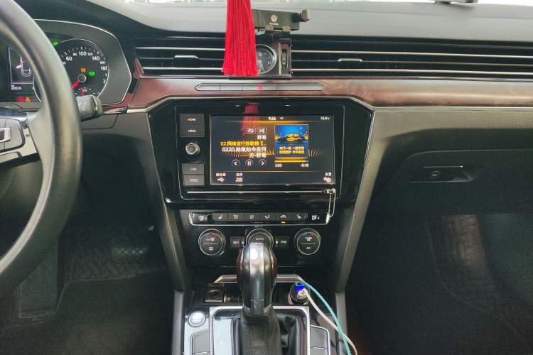 Used Volkswagen Magotan 2019 330TSI DSG Luxury Version China VI Standard Audio And AC Panel