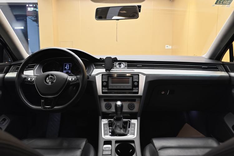 Used Volkswagen Magotan 2019 280TSI DSG Comfort Model China VI Standard Audio And AC Panel