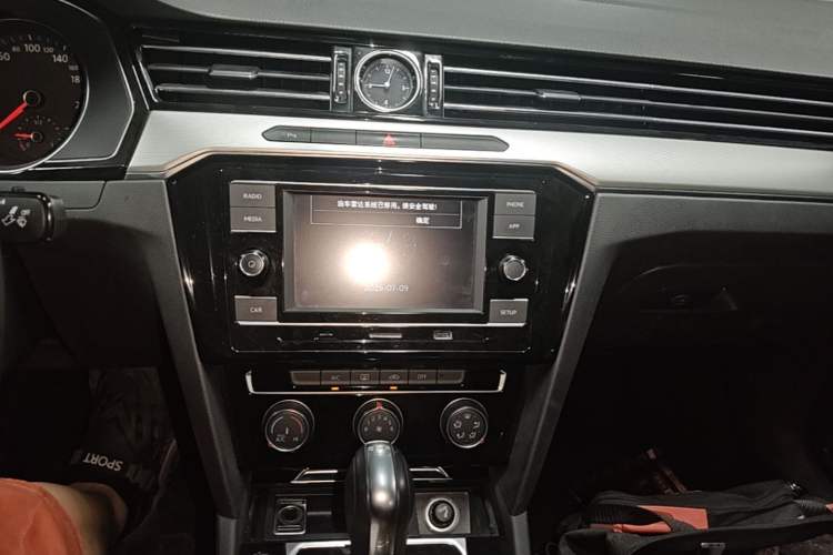 Used Volkswagen Magotan 2019 330TSI DSG Leading Edition China V Standard Audio And AC Panel