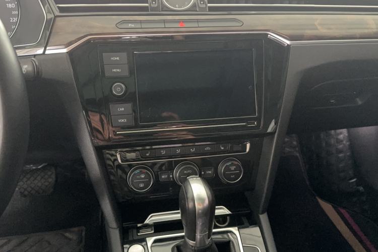 Used Volkswagen Magotan 2019 330TSI DSG Luxury Model China V Standard Audio And AC Panel