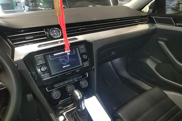 Used Volkswagen Magotan 2019 330TSI DSG Leading Edition China V Standard Audio And AC Panel