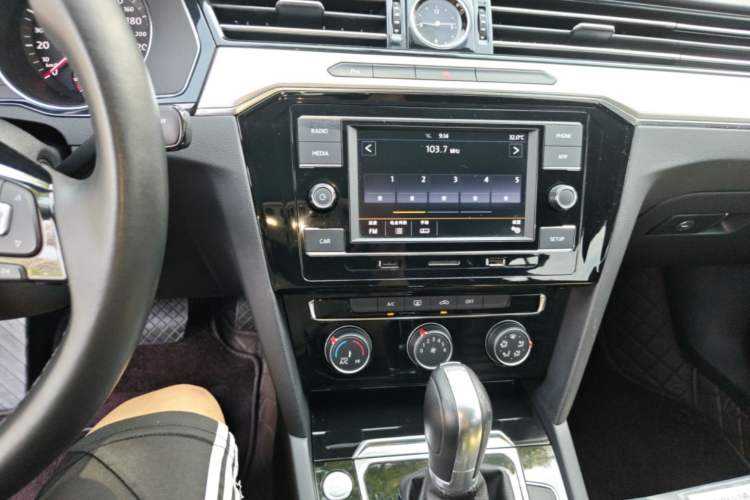 Used Volkswagen Magotan 2019 280TSI DSG Leading Model China VI Standard Audio And AC Panel