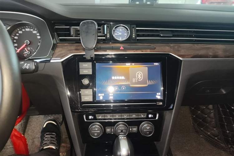 Used Volkswagen Magotan 2019 330TSI DSG Luxury Model China V Standard Audio And AC Panel