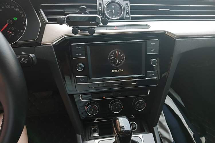 Used Volkswagen Magotan 2019 330TSI DSG Leading Model China VI Standard Audio And AC Panel