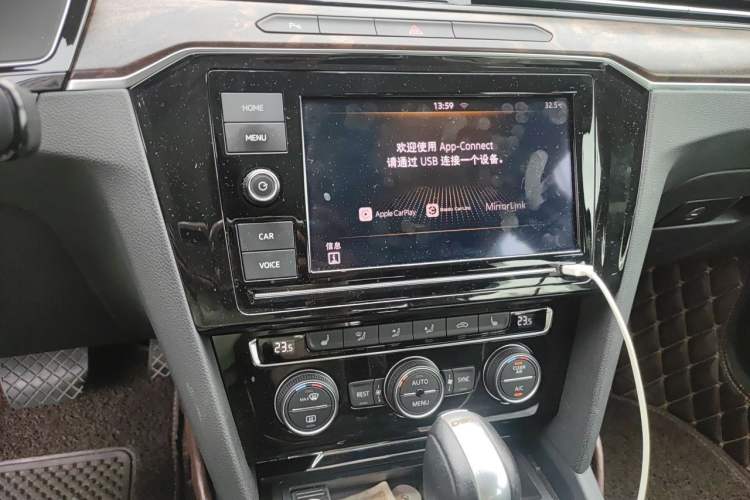 Used Volkswagen Magotan 2019 330TSI DSG Luxury Version China VI Standard Audio And AC Panel