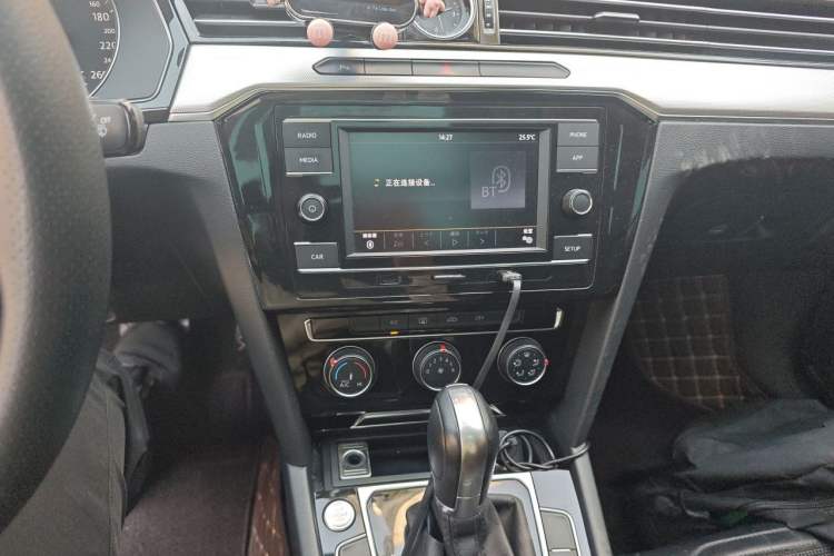 Used Volkswagen Magotan 2019 330TSI DSG Leading Model China VI Standard Audio And AC Panel