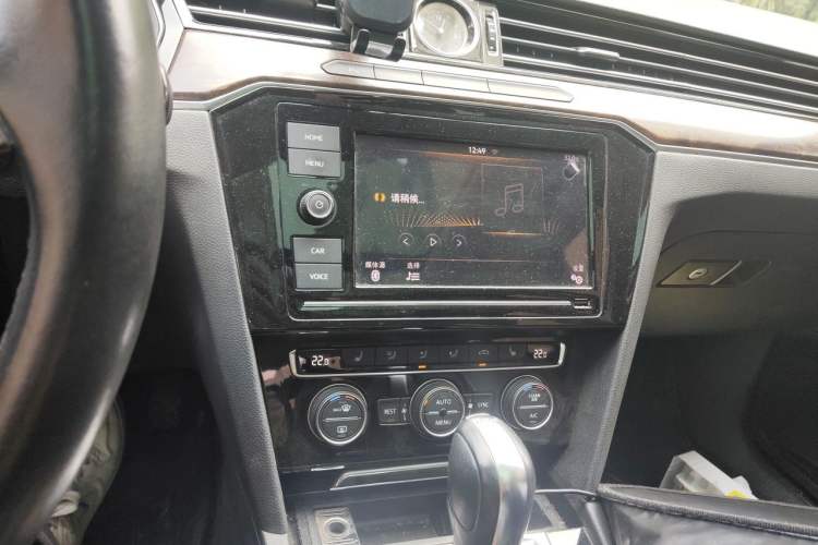 Used Volkswagen Magotan 2019 330TSI DSG Luxury Version China VI Standard Audio And AC Panel