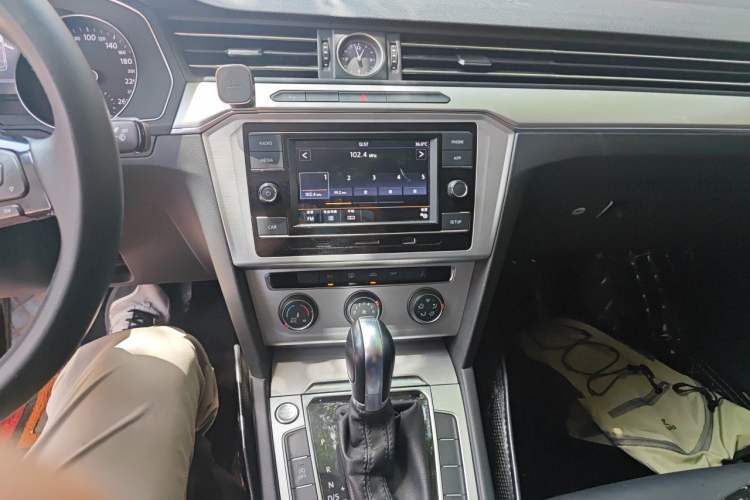 Used Volkswagen Magotan 2019 280TSI DSG Comfort Model China VI Standard Audio And AC Panel