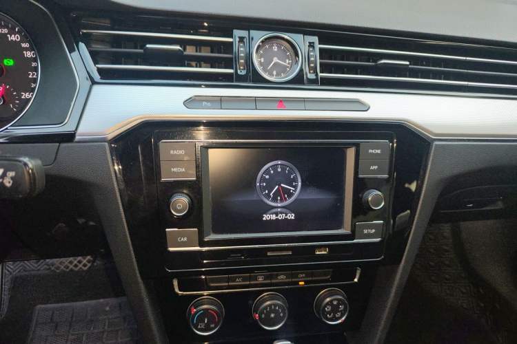 Used Volkswagen Magotan 2019 330TSI DSG Leading Edition China V Standard Audio And AC Panel
