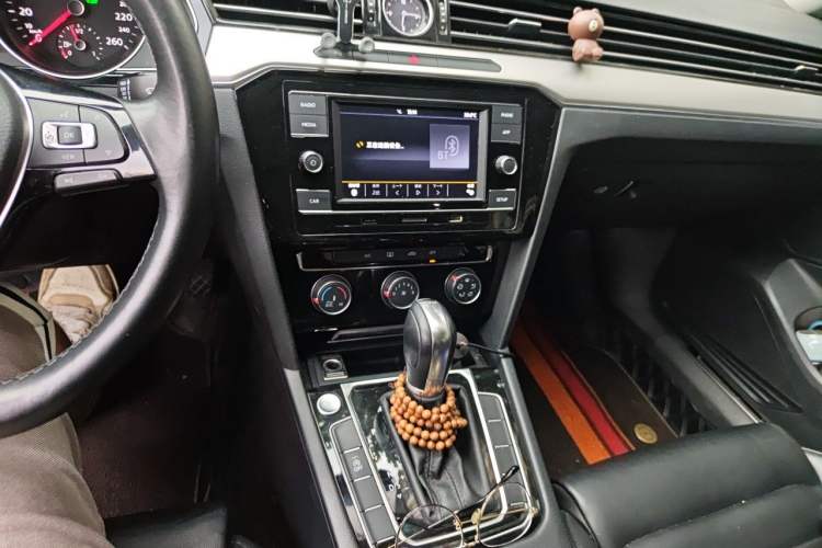 Used Volkswagen Magotan 2019 280TSI DSG Leading Model China VI Standard Audio And AC Panel