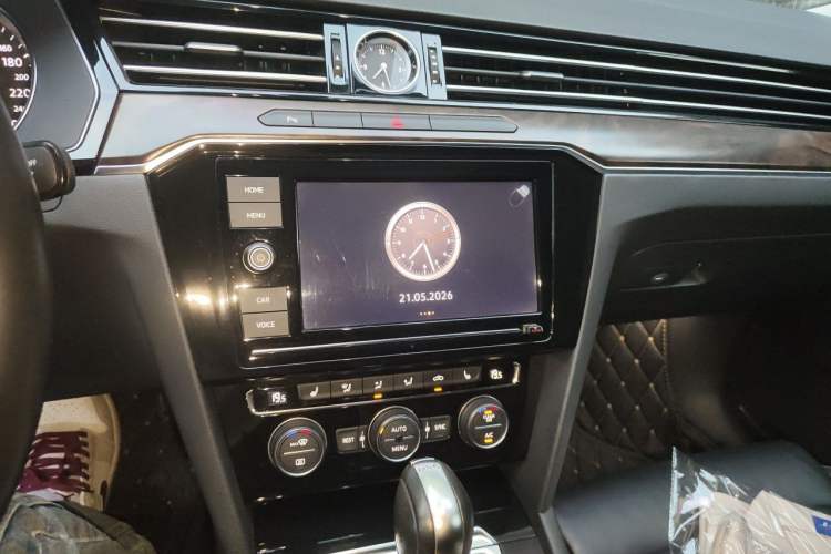 Used Volkswagen Magotan 2019 330TSI DSG Luxury Version China VI Standard Audio And AC Panel
