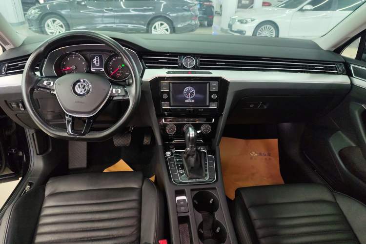 Used Volkswagen Magotan 2019 280TSI DSG Leading Model China VI Standard Audio And AC Panel