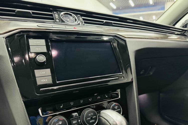 Used Volkswagen Magotan 2019 330TSI DSG Luxury Model China V Standard Audio And AC Panel
