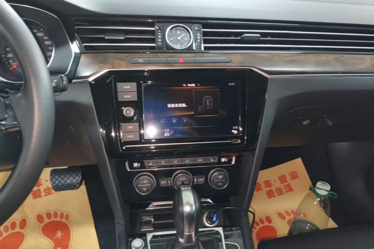 Used Volkswagen Magotan 2019 330TSI DSG Luxury Version China VI Standard Audio And AC Panel