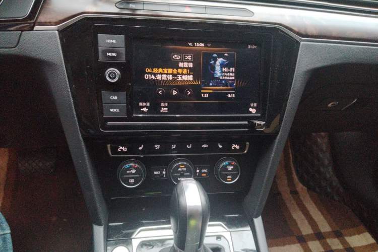 Used Volkswagen Magotan 2019 330TSI DSG Luxury Version China VI Standard Audio And AC Panel