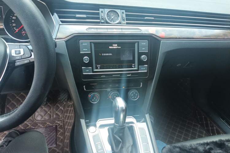 Used Volkswagen Magotan 2019 330TSI DSG Leading Model China VI Standard Audio And AC Panel