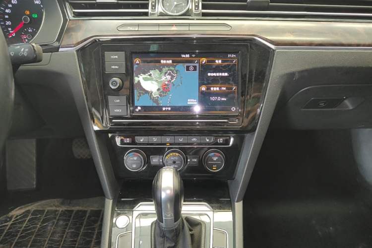 Used Volkswagen Magotan 2019 330TSI DSG Luxury Model China V Standard Audio And AC Panel