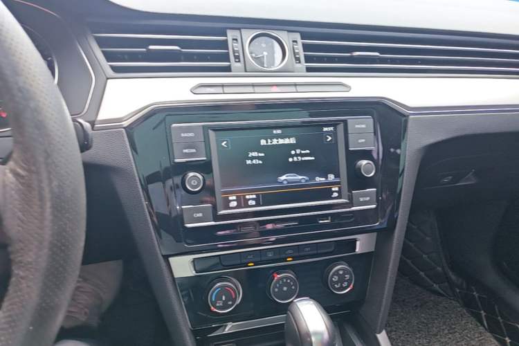 Used Volkswagen Magotan 2019 280TSI DSG Comfort Model China VI Standard Audio And AC Panel