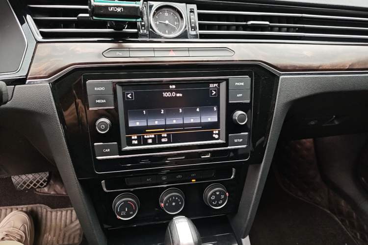 Used Volkswagen Magotan 2019 330TSI DSG Leading Model China VI Standard Audio And AC Panel
