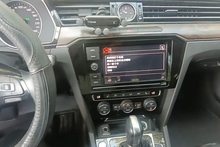 Used Volkswagen Magotan 2019 330TSI DSG Luxury Version China VI Standard Audio And AC Panel