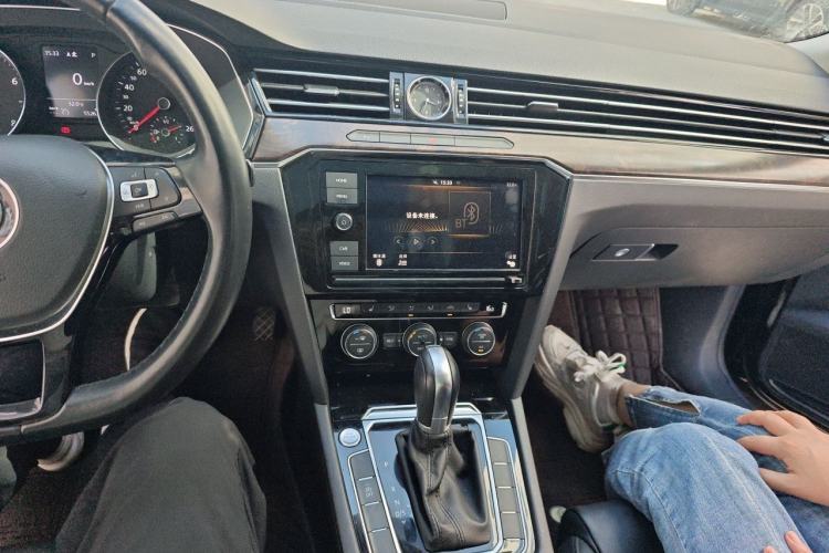 Used Volkswagen Magotan 2019 330TSI DSG Luxury Version China VI Standard Audio And AC Panel