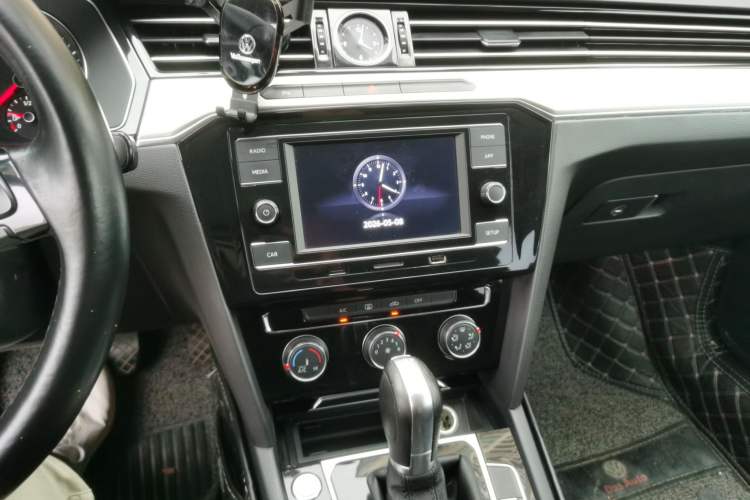 Used Volkswagen Magotan 2019 330TSI DSG Leading Edition China V Standard Audio And AC Panel