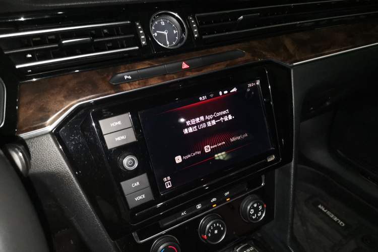 Used Volkswagen Magotan 2019 330TSI DSG Leading Model China VI Standard Audio And AC Panel