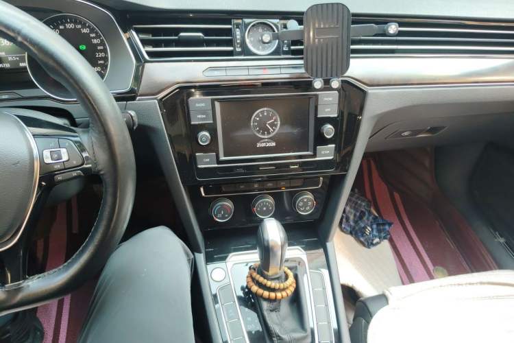 Used Volkswagen Magotan 2019 330TSI DSG Leading Model China VI Standard Audio And AC Panel