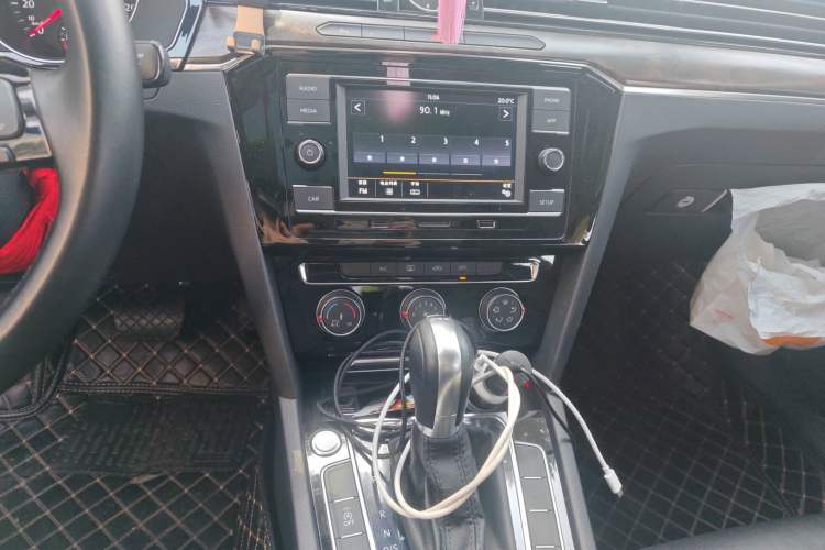 Used Volkswagen Magotan 2019 330TSI DSG Leading Model China VI Standard Audio And AC Panel