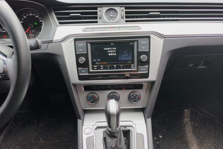 Used Volkswagen Magotan 2019 280TSI DSG Comfort Model China V Standard Audio And AC Panel