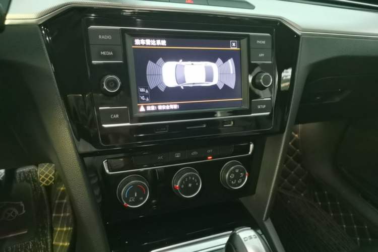 Used Volkswagen Magotan 2019 330TSI DSG Leading Model China VI Standard Audio And AC Panel