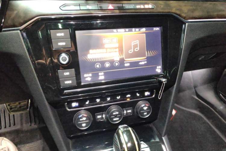 Used Volkswagen Magotan 2019 330TSI DSG Luxury Version China VI Standard Audio And AC Panel